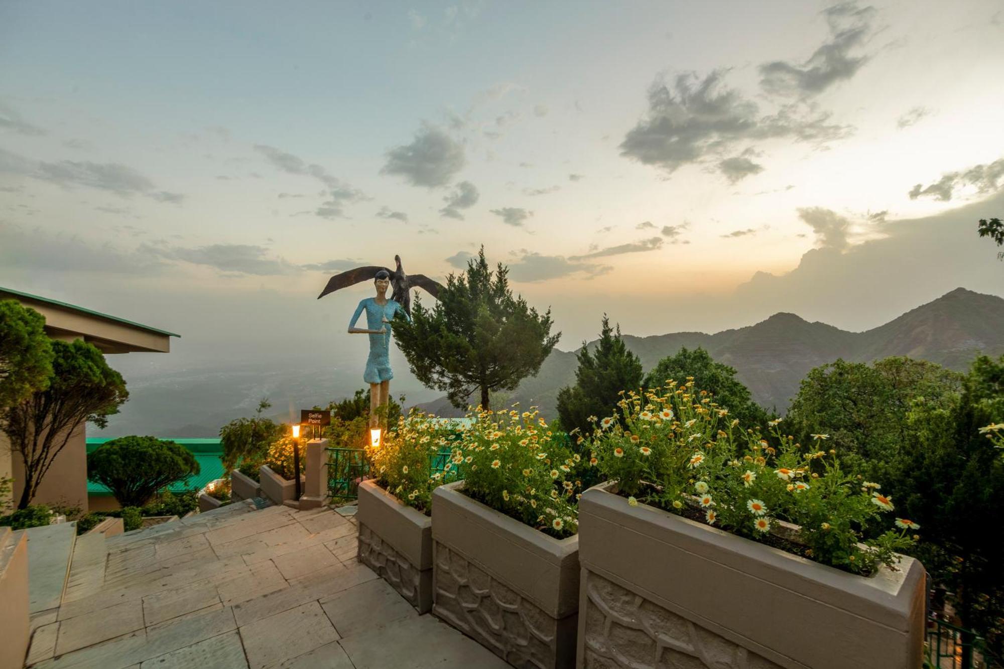 सहारा Sterling Mussoorie