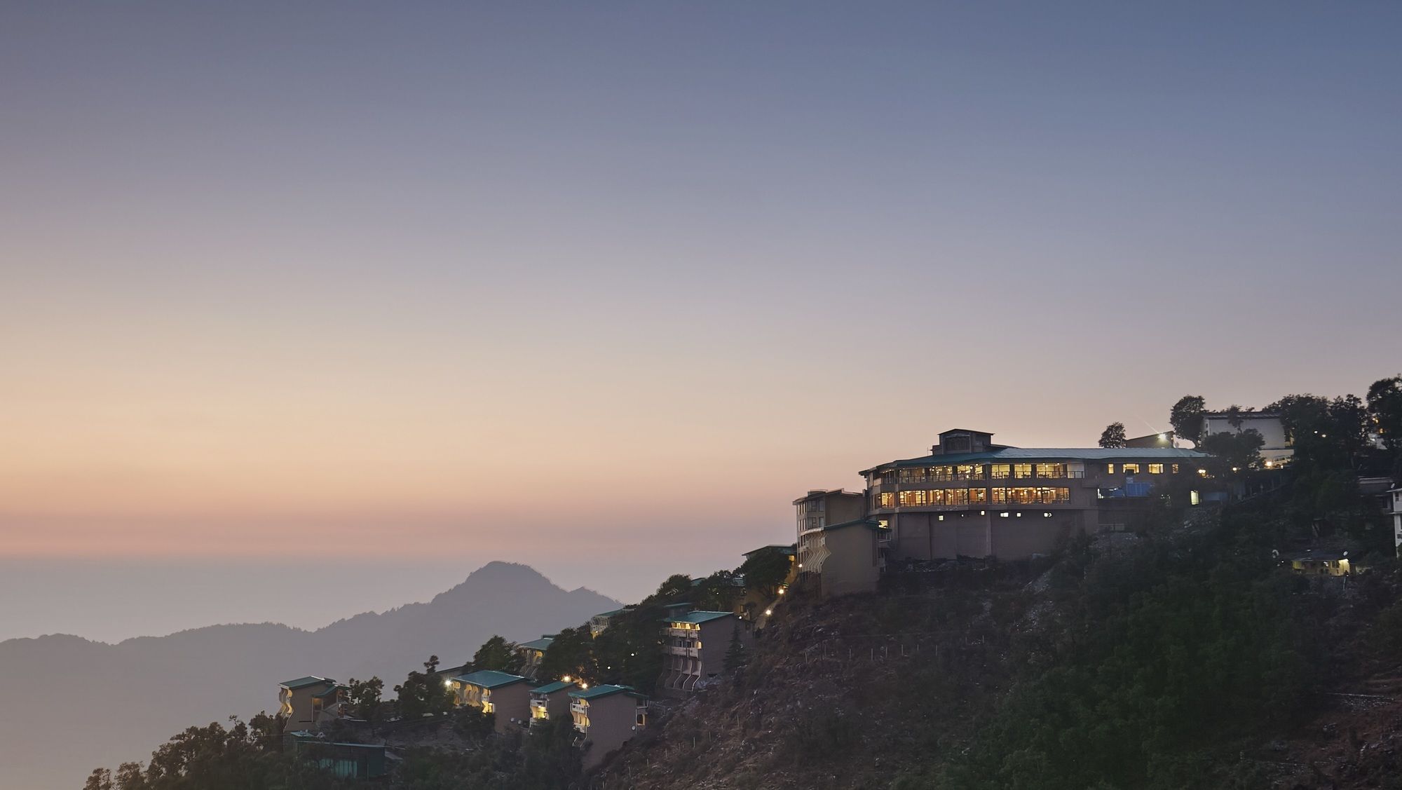 सहारा Sterling 4*